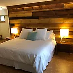 Cascade Court Bed And Breakfast